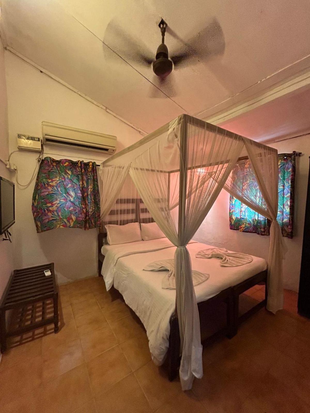 Ocean View Goan Beach House Calangute Exteriör bild
