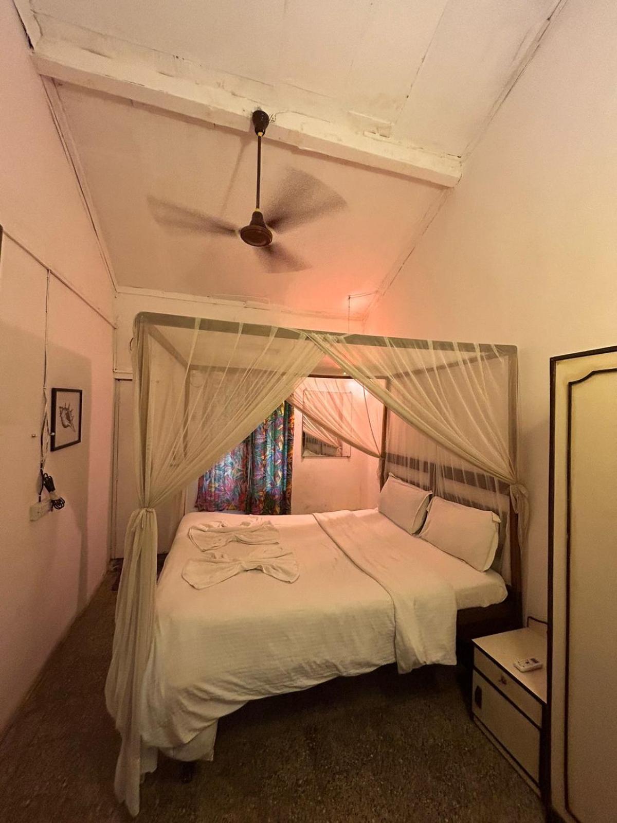 Ocean View Goan Beach House Calangute Exteriör bild