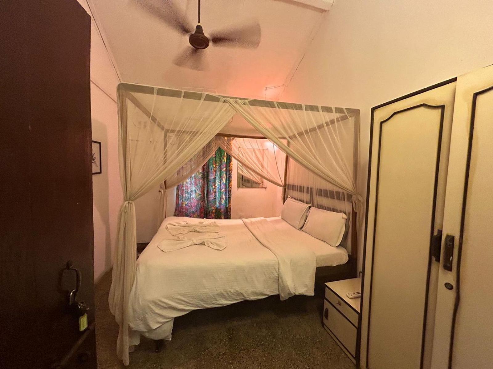 Ocean View Goan Beach House Calangute Exteriör bild